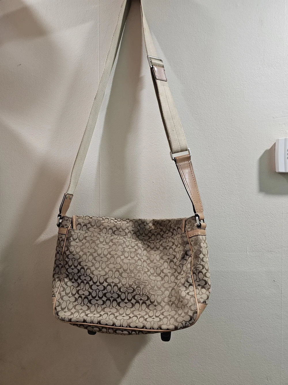 Coach Signature Canvas Messenger Bag in Khaki/Chalk